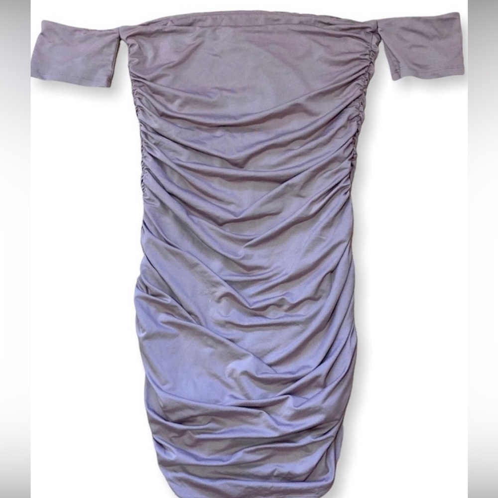 NWT Revolve X Superdown
Elora Runched Off The Shoulder
Dress Size Large
